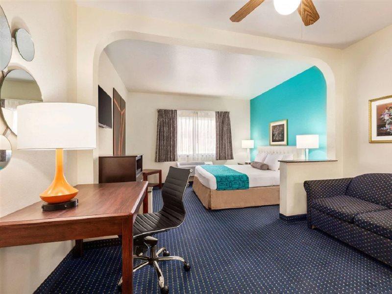 Howard Johnson By Wyndham San Antonio Hotel & Suites Exteriör bild