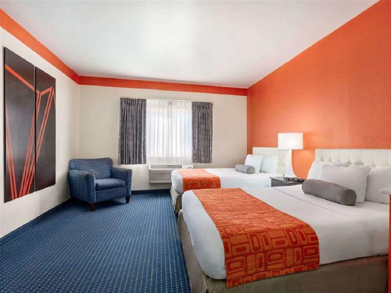 Howard Johnson By Wyndham San Antonio Hotel & Suites Exteriör bild