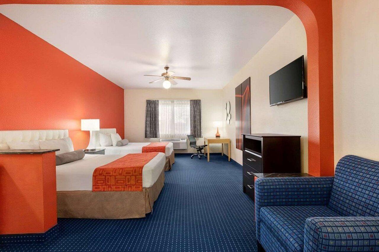Howard Johnson By Wyndham San Antonio Hotel & Suites Exteriör bild