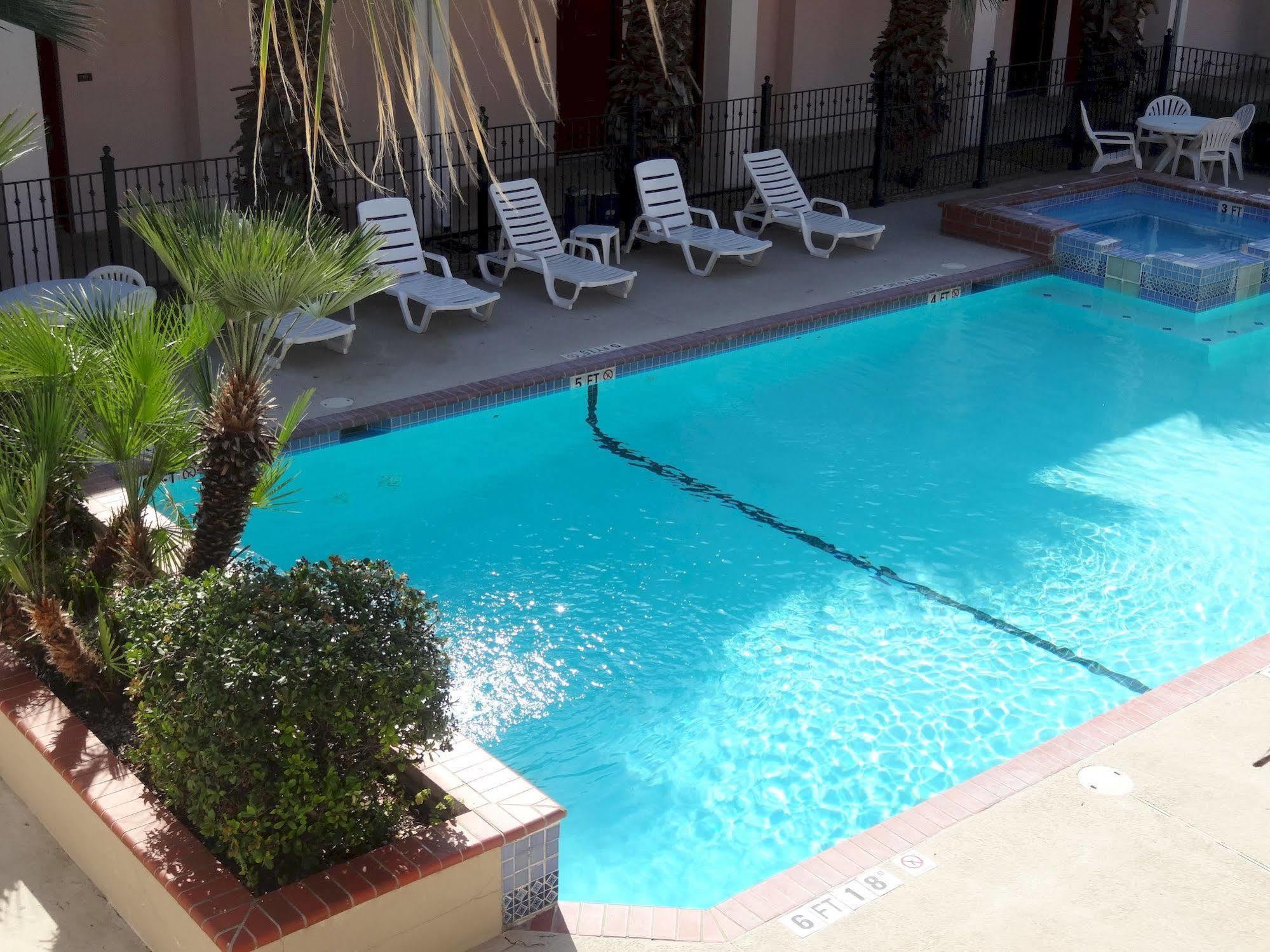 Howard Johnson By Wyndham San Antonio Hotel & Suites Exteriör bild