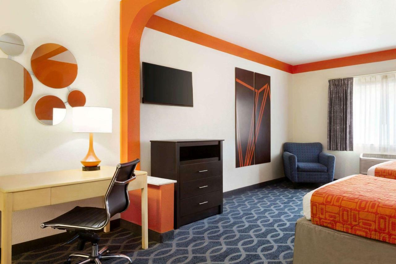 Howard Johnson By Wyndham San Antonio Hotel & Suites Exteriör bild