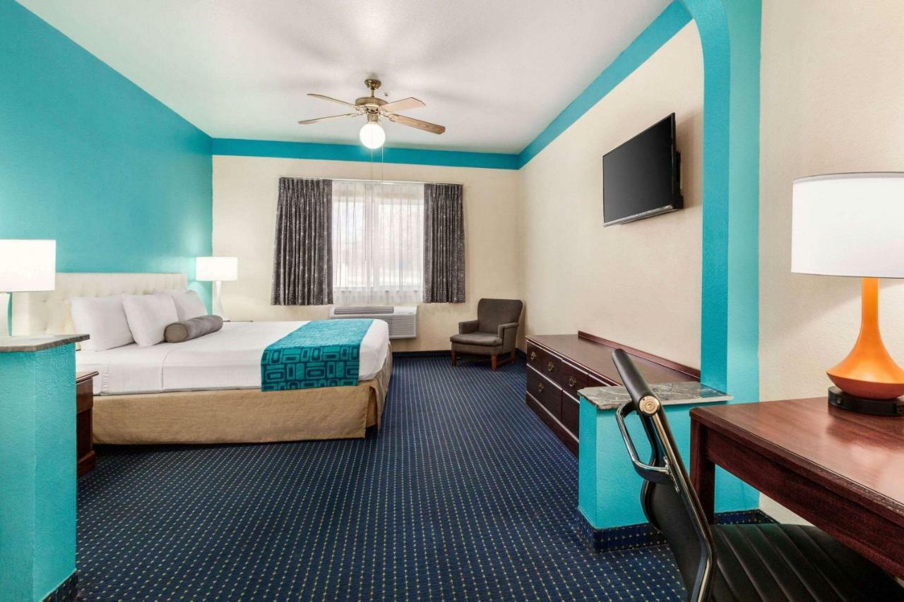 Howard Johnson By Wyndham San Antonio Hotel & Suites Exteriör bild