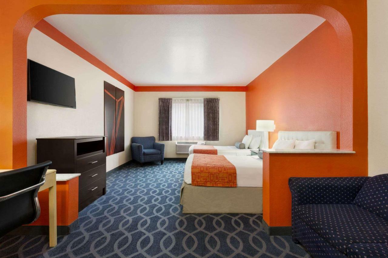 Howard Johnson By Wyndham San Antonio Hotel & Suites Exteriör bild