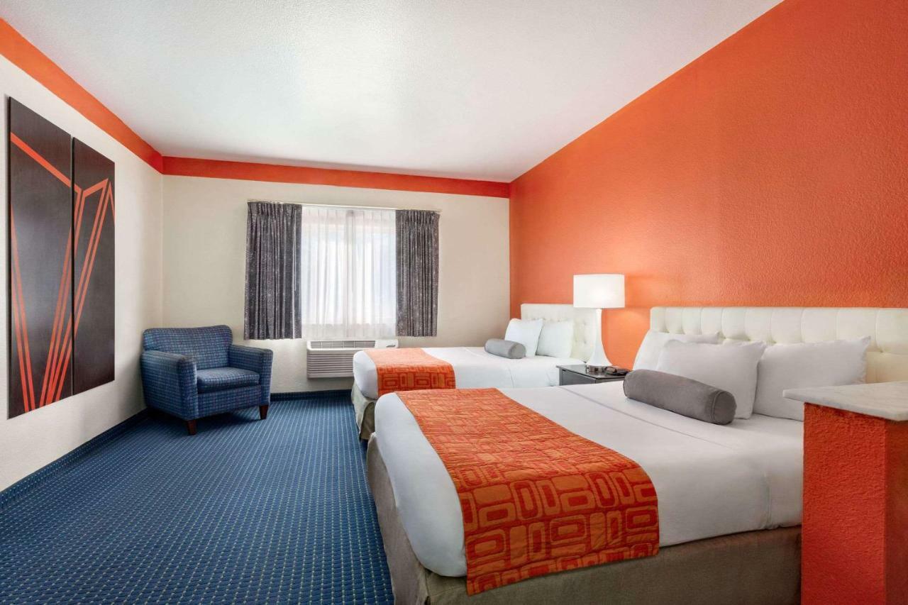 Howard Johnson By Wyndham San Antonio Hotel & Suites Exteriör bild